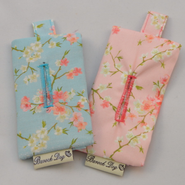 Hundeshop Barock Dog Poopie Kotbeutelspender Asian Flower Rosa-Blue
